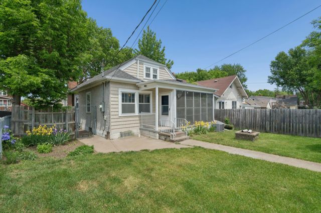 950 Hawthorne Avenue E, Saint Paul, MN 55106