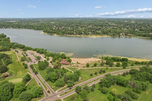 950 Hawthorne Avenue E, Saint Paul, MN 55106