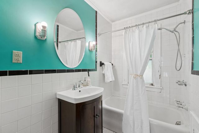 950 Hawthorne Avenue E, Saint Paul, MN 55106