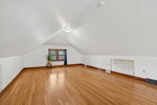 950 Hawthorne Avenue E, Saint Paul, MN 55106