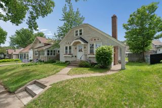 950 Hawthorne Avenue E, Saint Paul, MN 55106