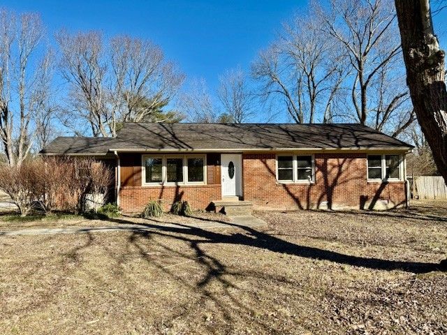 406 Foxboro Ln, Tullahoma, TN 37388