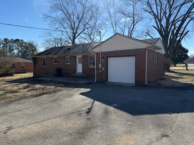 406 Foxboro Ln, Tullahoma, TN 37388