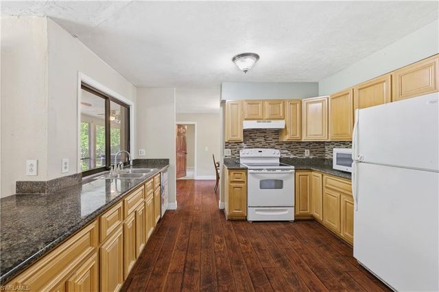 5681 Bur Oaks LN, Naples, FL 34119