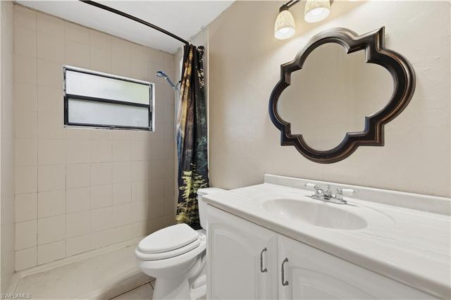 5681 Bur Oaks LN, Naples, FL 34119