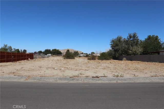 158 158 S Newmont Ave, Lake Los Angeles, CA 93535