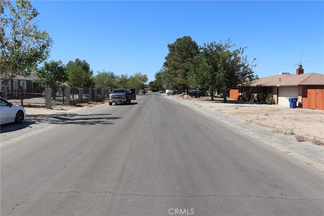 158 158 S Newmont Ave, Lake Los Angeles, CA 93535