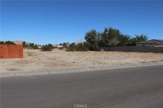 158 158 S Newmont Ave, Lake Los Angeles, CA 93535