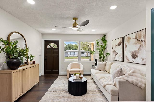 6810 13TH STREET N, St Petersburg, FL 33702