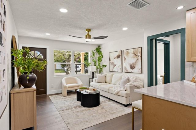 6810 13TH STREET N, St Petersburg, FL 33702