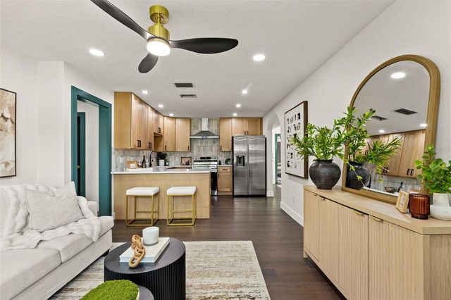 6810 13TH STREET N, St Petersburg, FL 33702