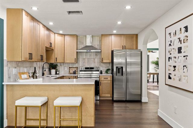 6810 13TH STREET N, St Petersburg, FL 33702