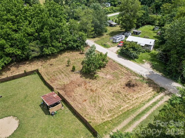 9999 Lollis Road, Candler, NC 28715