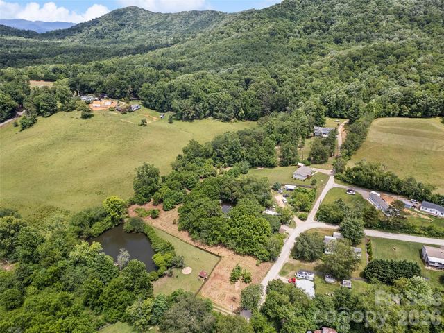 9999 Lollis Road, Candler, NC 28715