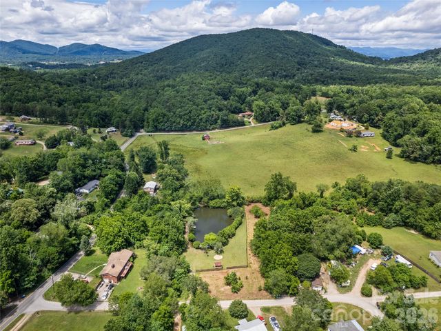 9999 Lollis Road, Candler, NC 28715