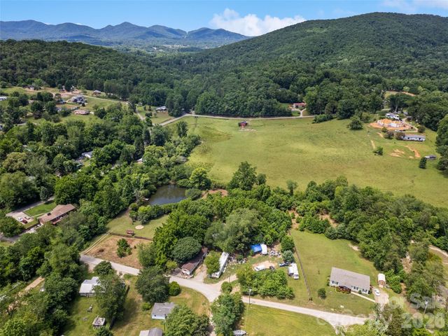 9999 Lollis Road, Candler, NC 28715