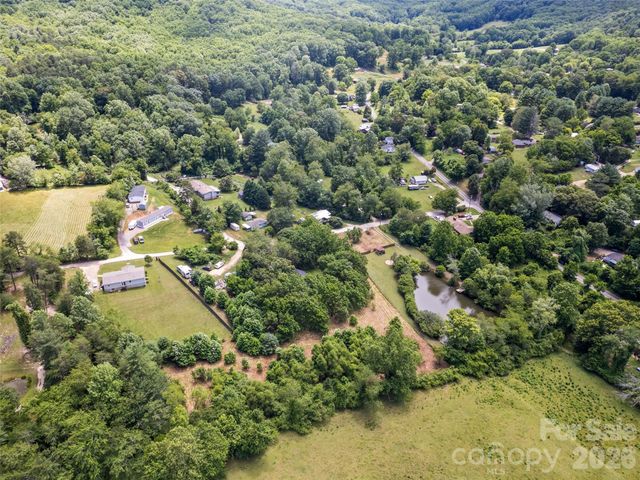 9999 Lollis Road, Candler, NC 28715