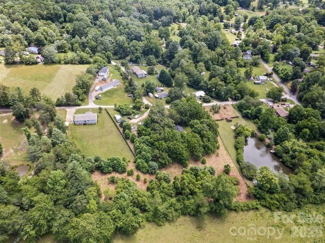 9999 Lollis Road, Candler, NC 28715