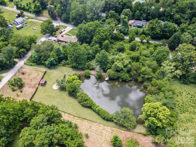 9999 Lollis Road, Candler, NC 28715
