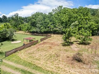 9999 Lollis Road, Candler, NC 28715