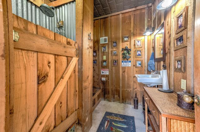 134 Private Road 652, Sargent, TX 77414