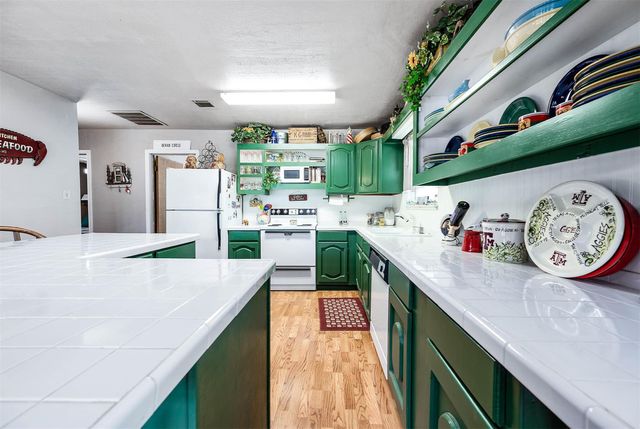 134 Private Road 652, Sargent, TX 77414