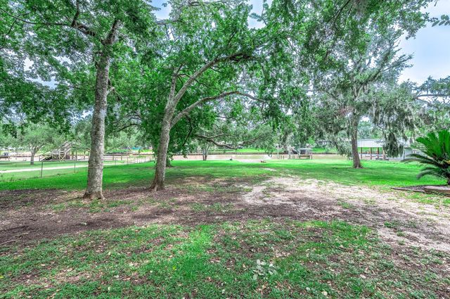 134 Private Road 652, Sargent, TX 77414