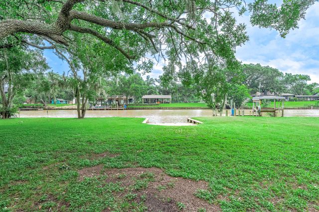 134 Private Road 652, Sargent, TX 77414