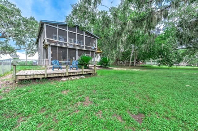 134 Private Road 652, Sargent, TX 77414