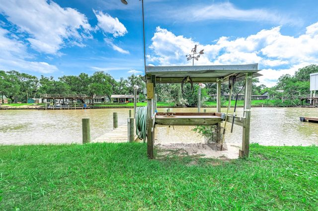 134 Private Road 652, Sargent, TX 77414