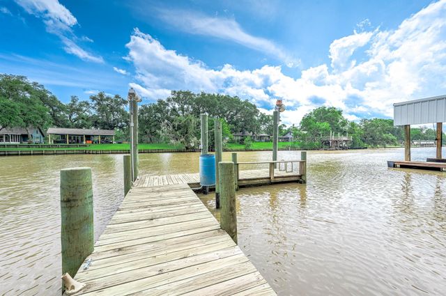 134 Private Road 652, Sargent, TX 77414