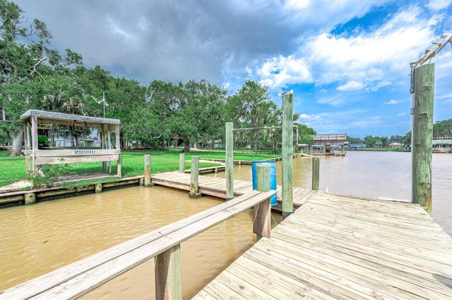 134 Private Road 652, Sargent, TX 77414