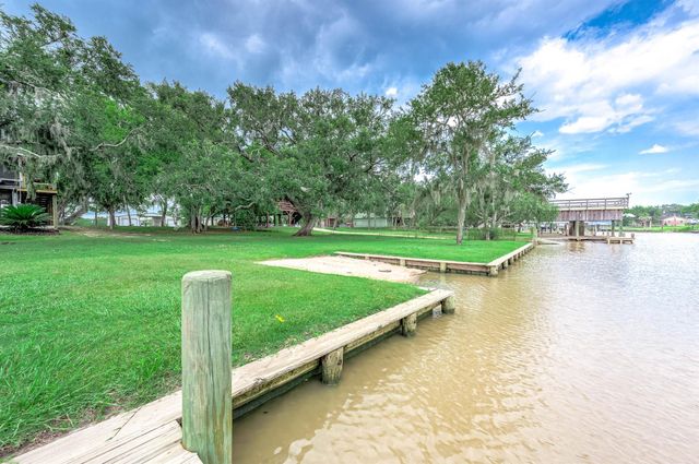 134 Private Road 652, Sargent, TX 77414