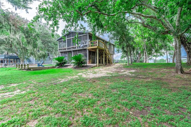 134 Private Road 652, Sargent, TX 77414