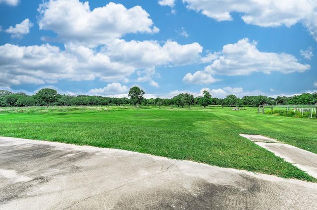 134 Private Road 652, Sargent, TX 77414