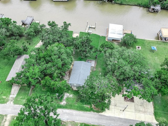 134 Private Road 652, Sargent, TX 77414