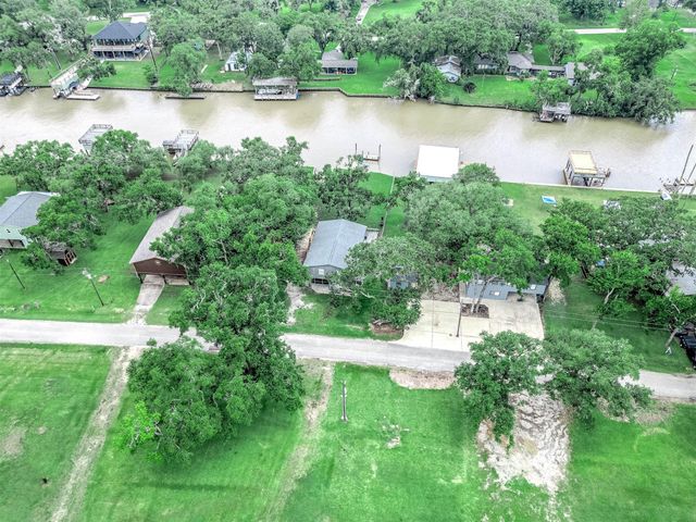 134 Private Road 652, Sargent, TX 77414