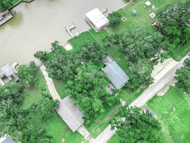 134 Private Road 652, Sargent, TX 77414