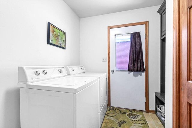 N172W20516 Hazelwood LANE, Jackson, WI 53037