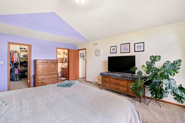 N172W20516 Hazelwood LANE, Jackson, WI 53037