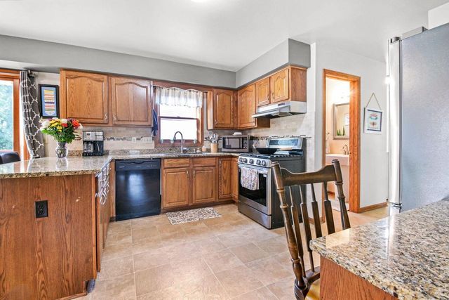 N172W20516 Hazelwood LANE, Jackson, WI 53037