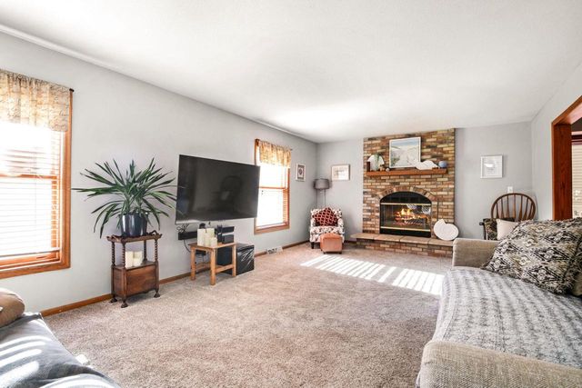 N172W20516 Hazelwood LANE, Jackson, WI 53037