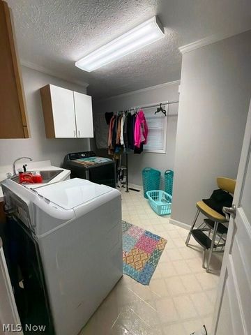 1621 Lakewood Circle, Washington, WV 26181