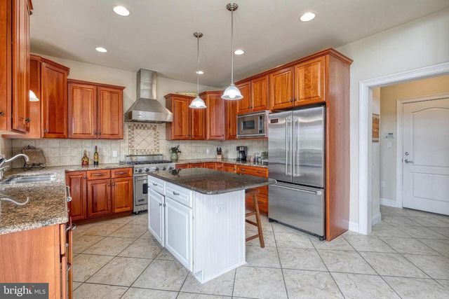 395 ECKER DR, Lititz, PA 17543