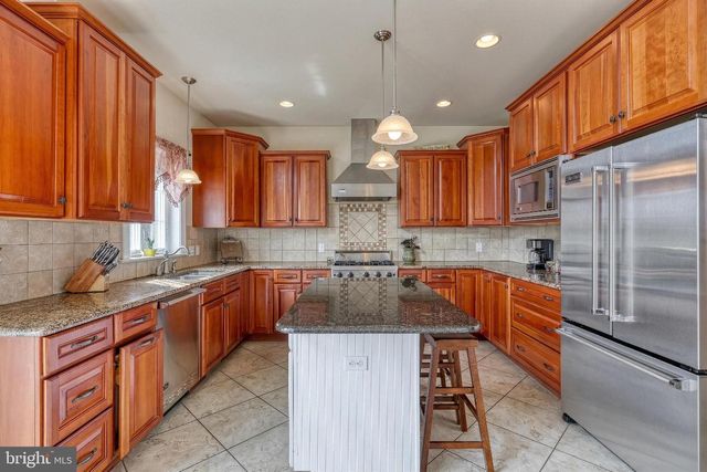 395 ECKER DR, Lititz, PA 17543