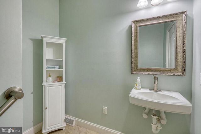 395 ECKER DR, Lititz, PA 17543