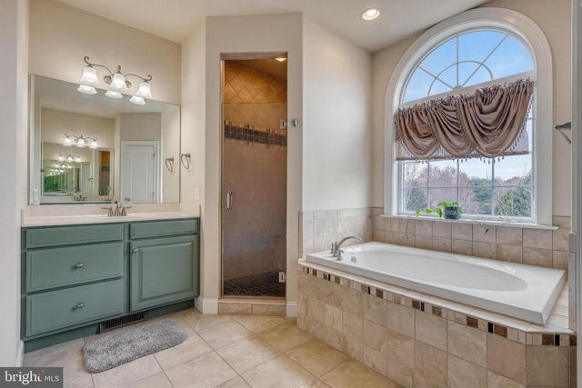 395 ECKER DR, Lititz, PA 17543