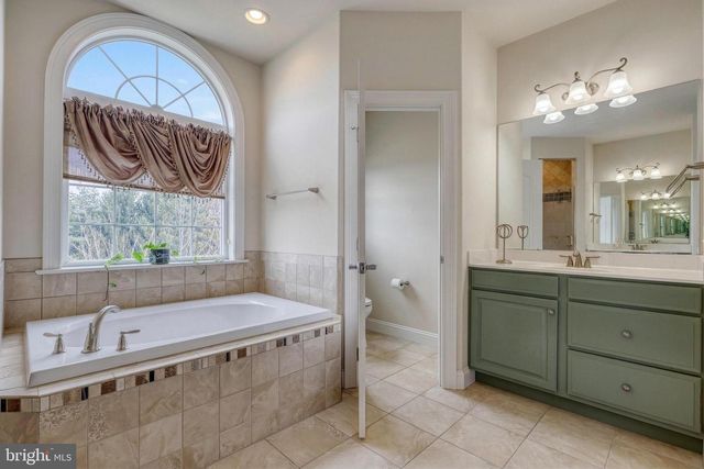 395 ECKER DR, Lititz, PA 17543