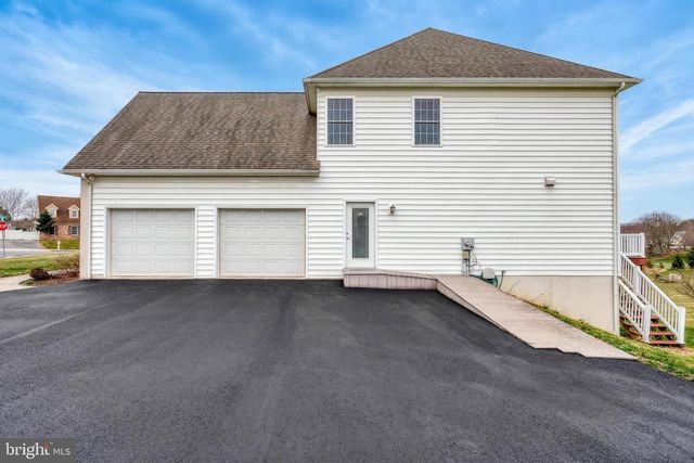 395 ECKER DR, Lititz, PA 17543