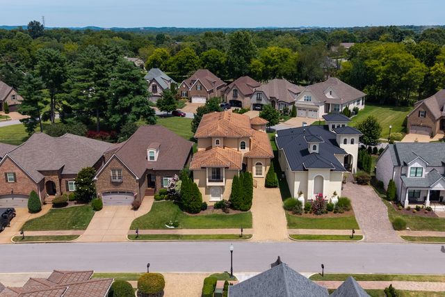 891 Fairington Pvt Way, Gallatin, TN 37066
